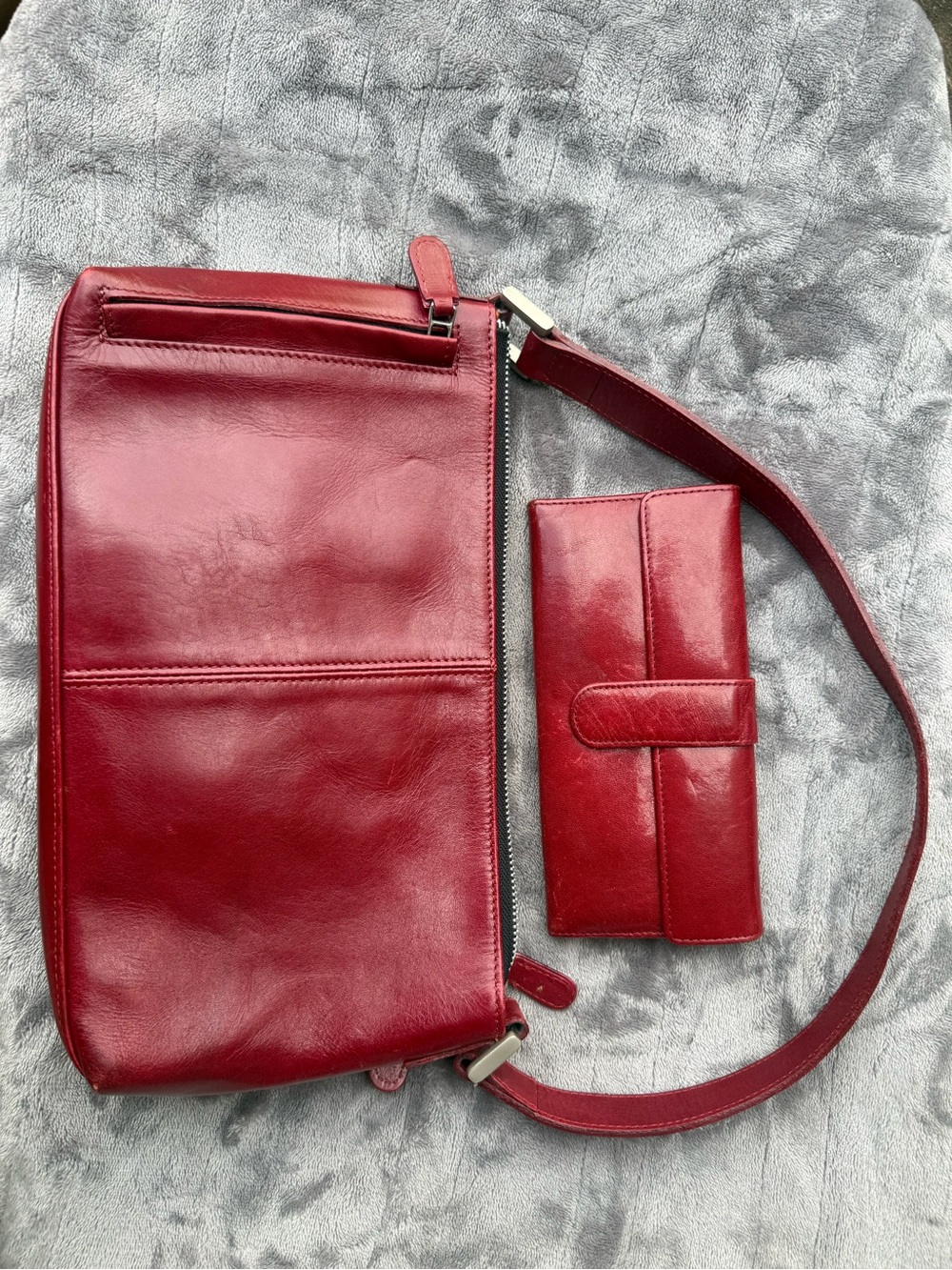 Vintage Leather Shoulder Bag in Deep Burgundy
